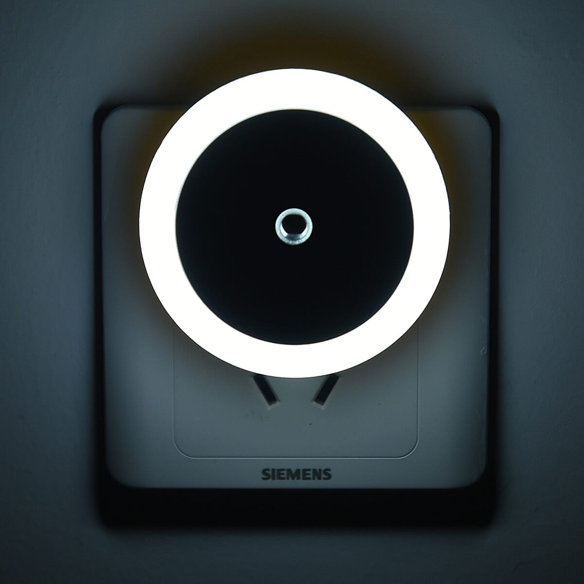 Set of 6 White Round Plug-in Night LED Light with Sensitive Light Sensor image number 5