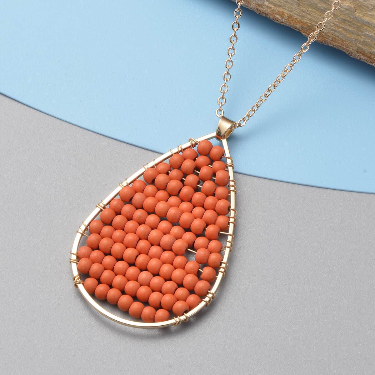 Orange Howlite Beaded Tear Drop Pendant Necklace 20 Inches in Goldtone 18.50 ctw image number 1