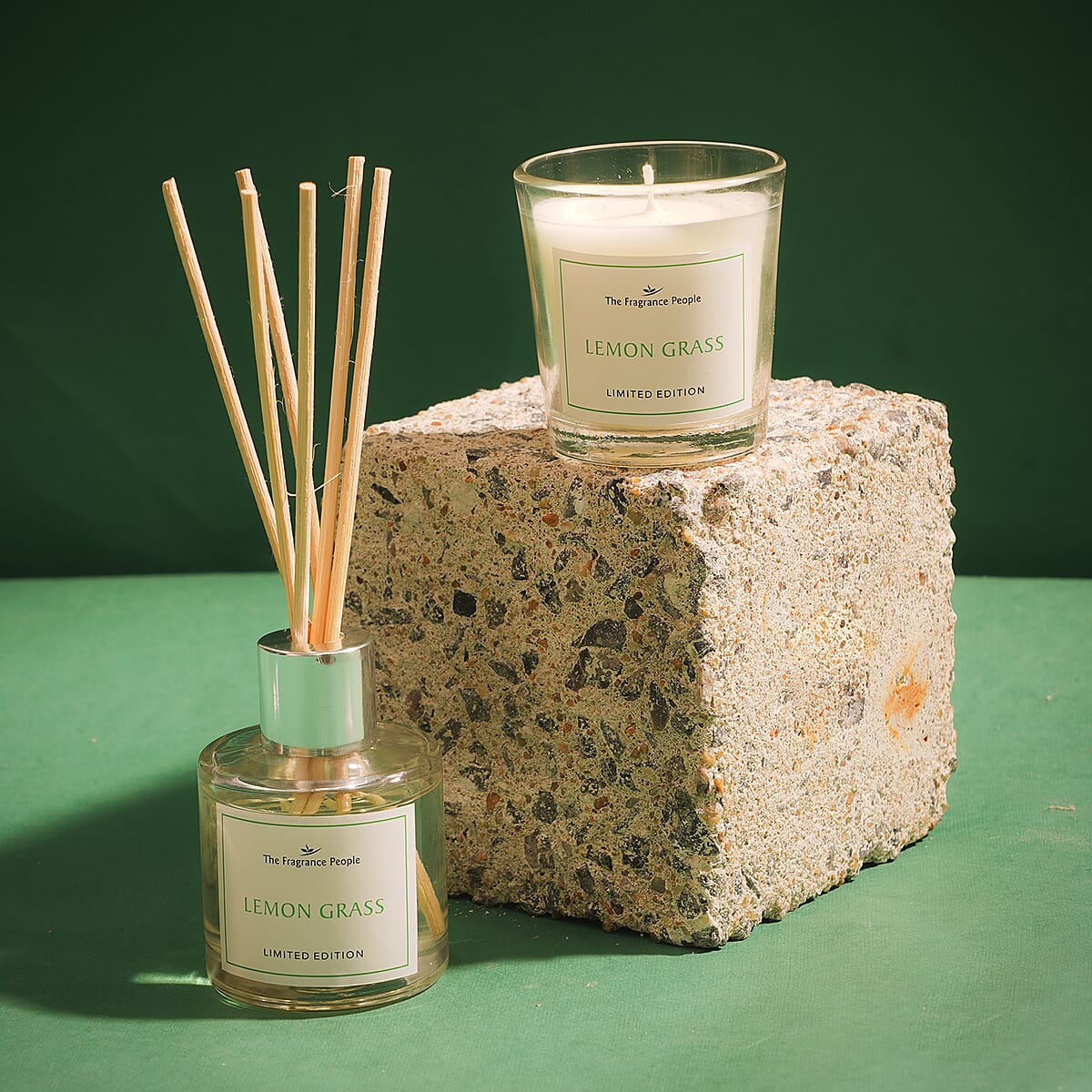 Lemon Grass- Fragrance Gift Set - 50 ml Diffuser Oil, 5 Reeds and 1 Votive Candle image number 1