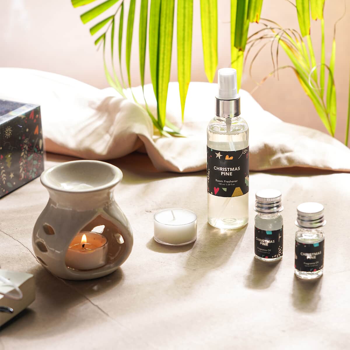Fragrance Gift Set (Ceramic Burner, 2 Fragrance Oils, 2 Tea-Lights & 1 Room Spray) FRAGRANCE - Christmas Pine image number 1