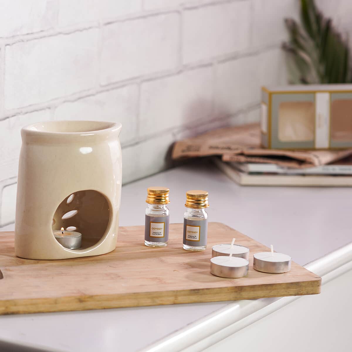 "FRAGRANCE SET (Ceramic burner, 2 Odyssey fragrance oils & 4 tea lights) " image number 1