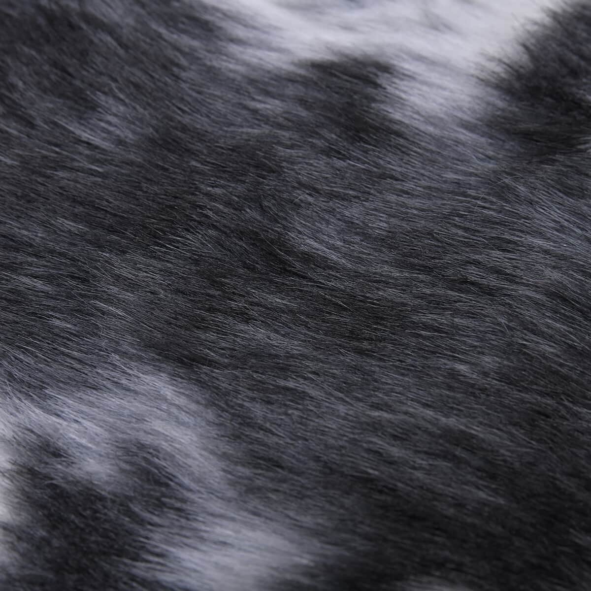 HOMESMART Black Animal Skin Shape Rug (35.4"x39.3") image number 3