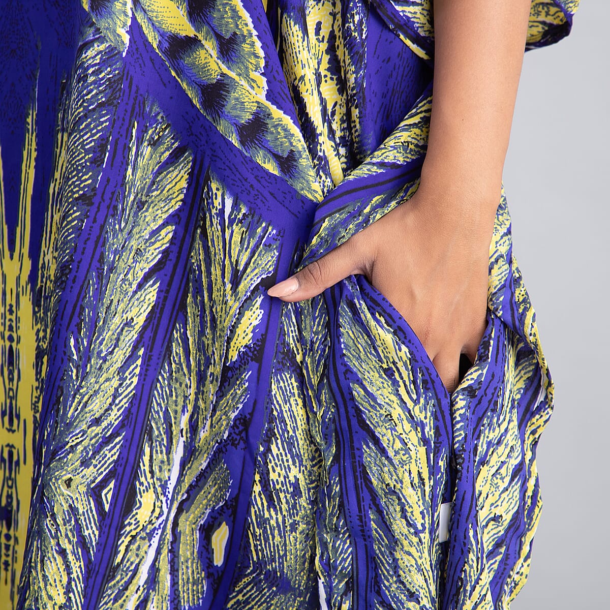 Feather Print Knee-Length Kaftan image number 4