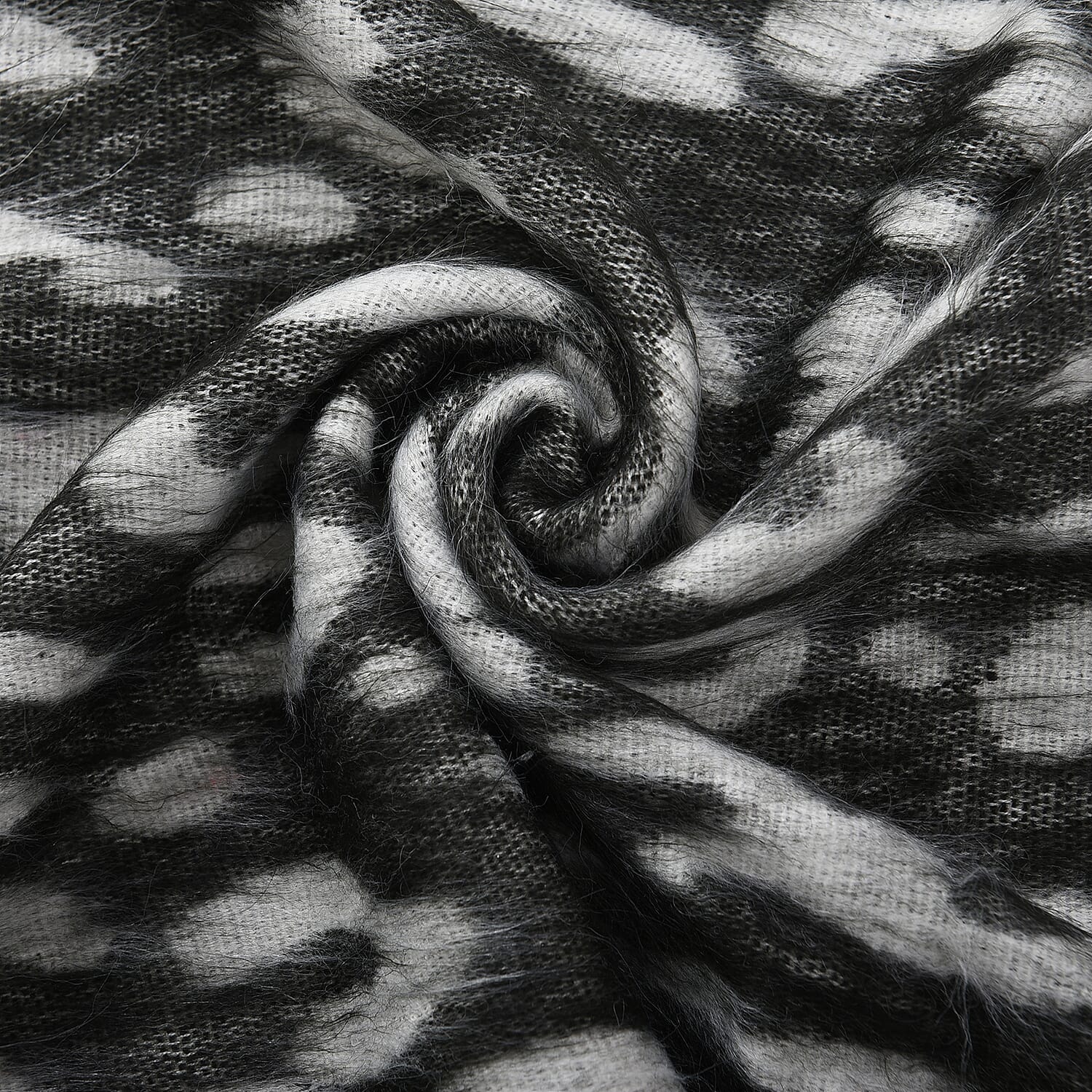 Black and White Leopard Pattern Scarf 