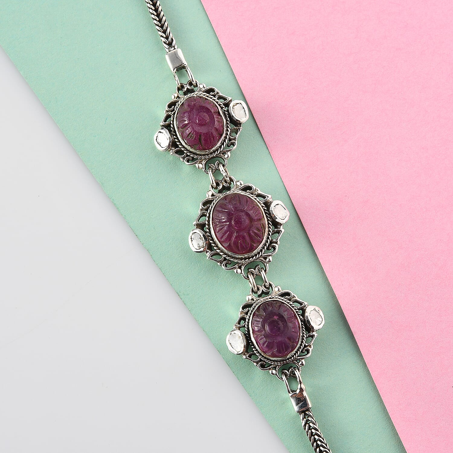 Artisan Crafted Niassa Ruby (FF) Carved and Polki Diamond Bracelet in Sterling Silver (7.25 In) 16.25 ctw
