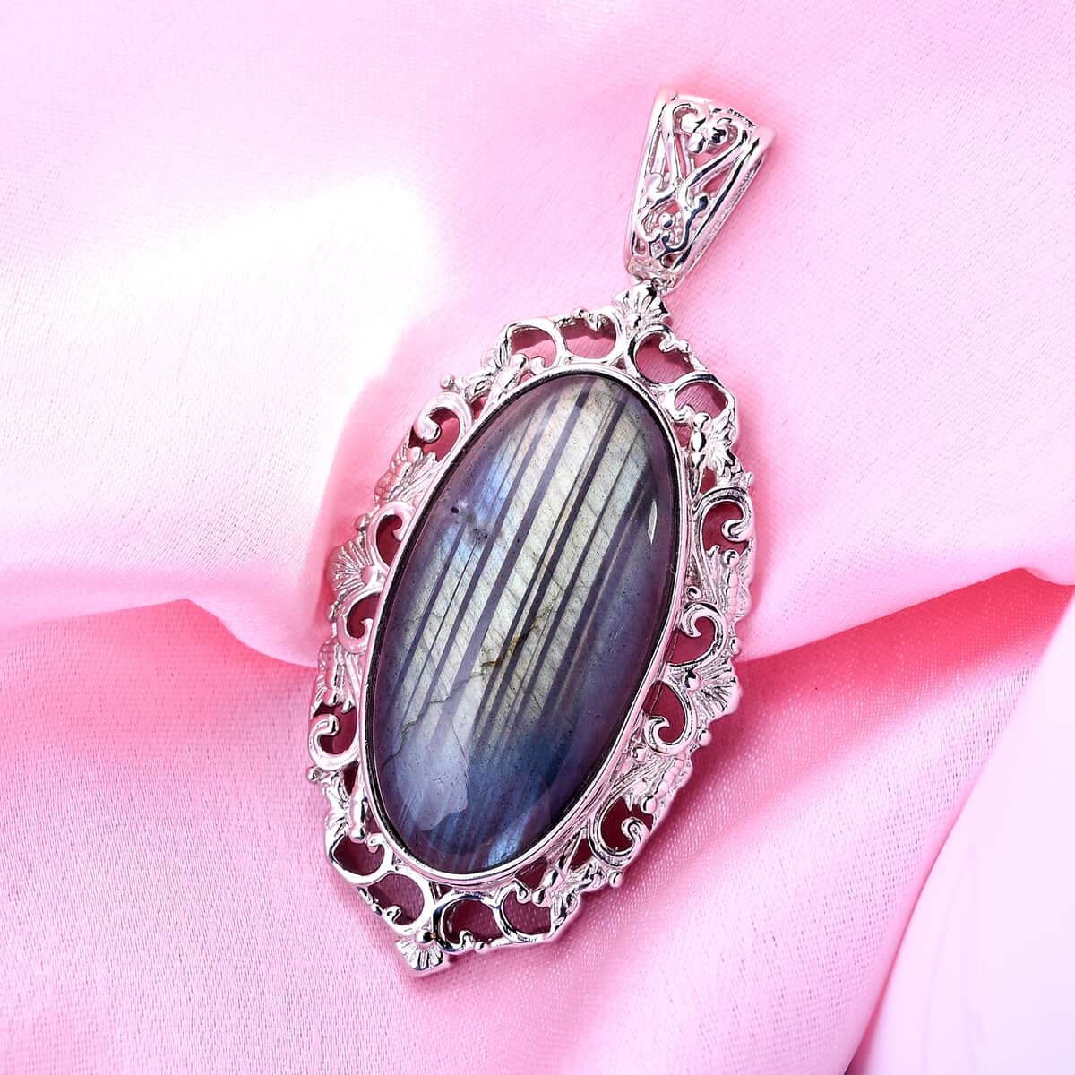 Malagasy Labradorite Solitaire Pendant in Platinum Over Copper with Magnet 28.00 ctw image number 1