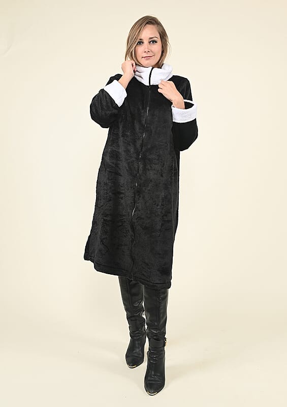Passage Black 100% Polyester Robe with Faux Fur Trim- One Size Missy