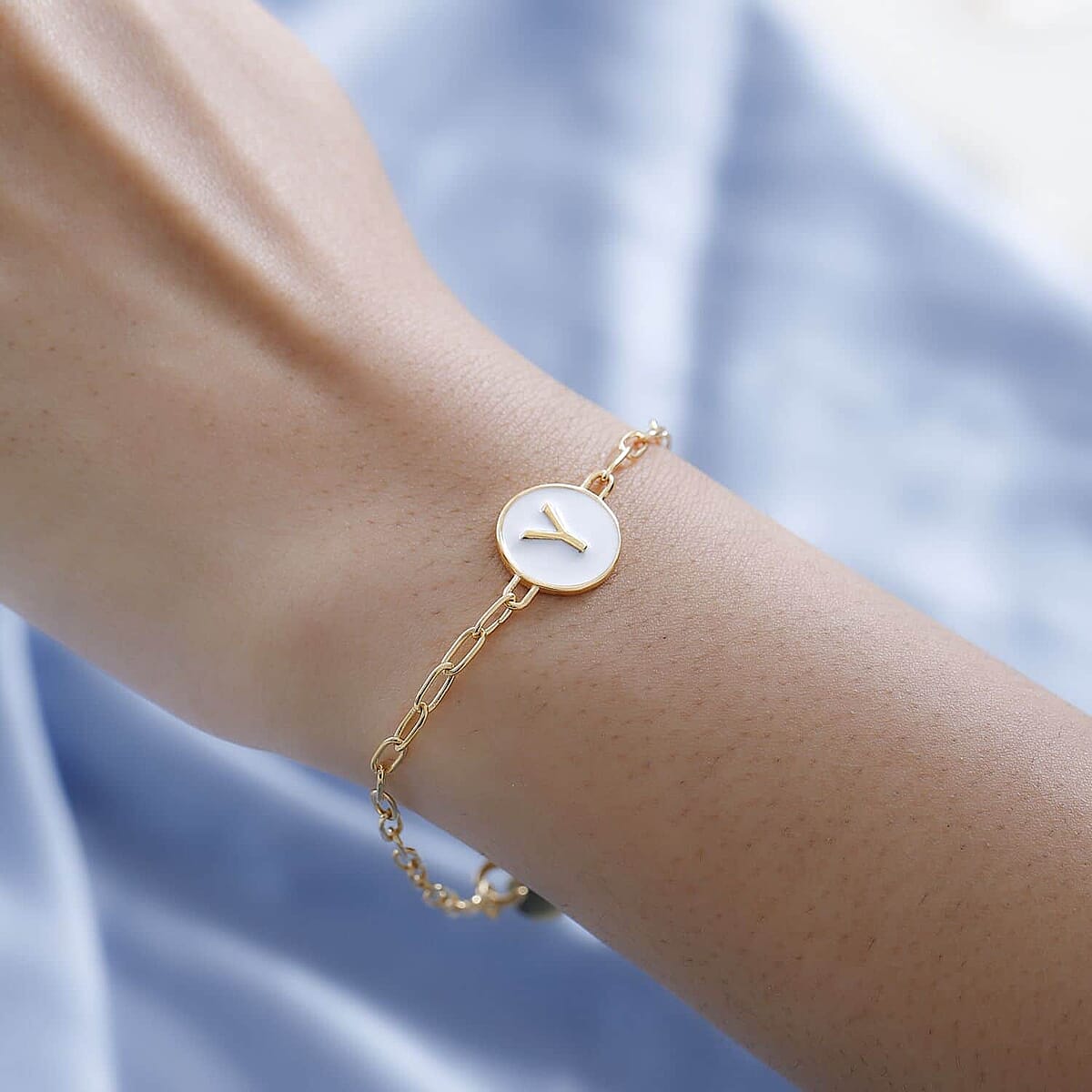 D'Joy Initial Y Paper Clip Bracelet, Vermeil Yellow Gold Over Sterling Silver Bracelet, Initial Bracelet, White Enamel Coin Bracelet (7.25 In) 5.90 Grams image number 2