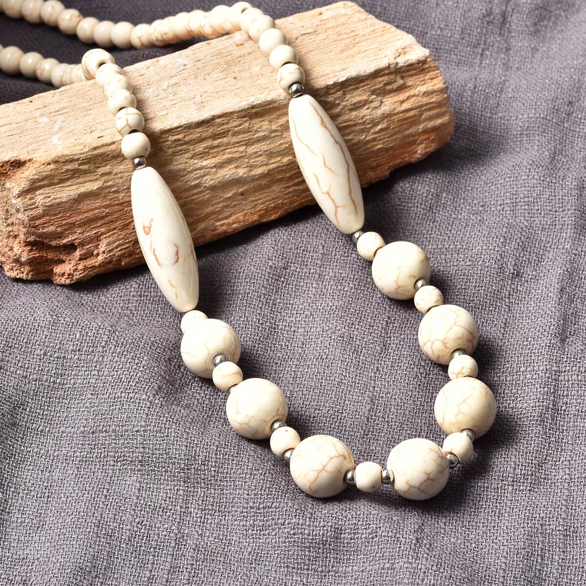 Freshened White Howlite and Resin Beaded Necklace 18-20 Inches in Stainless Steel 161.50 ctw image number 1