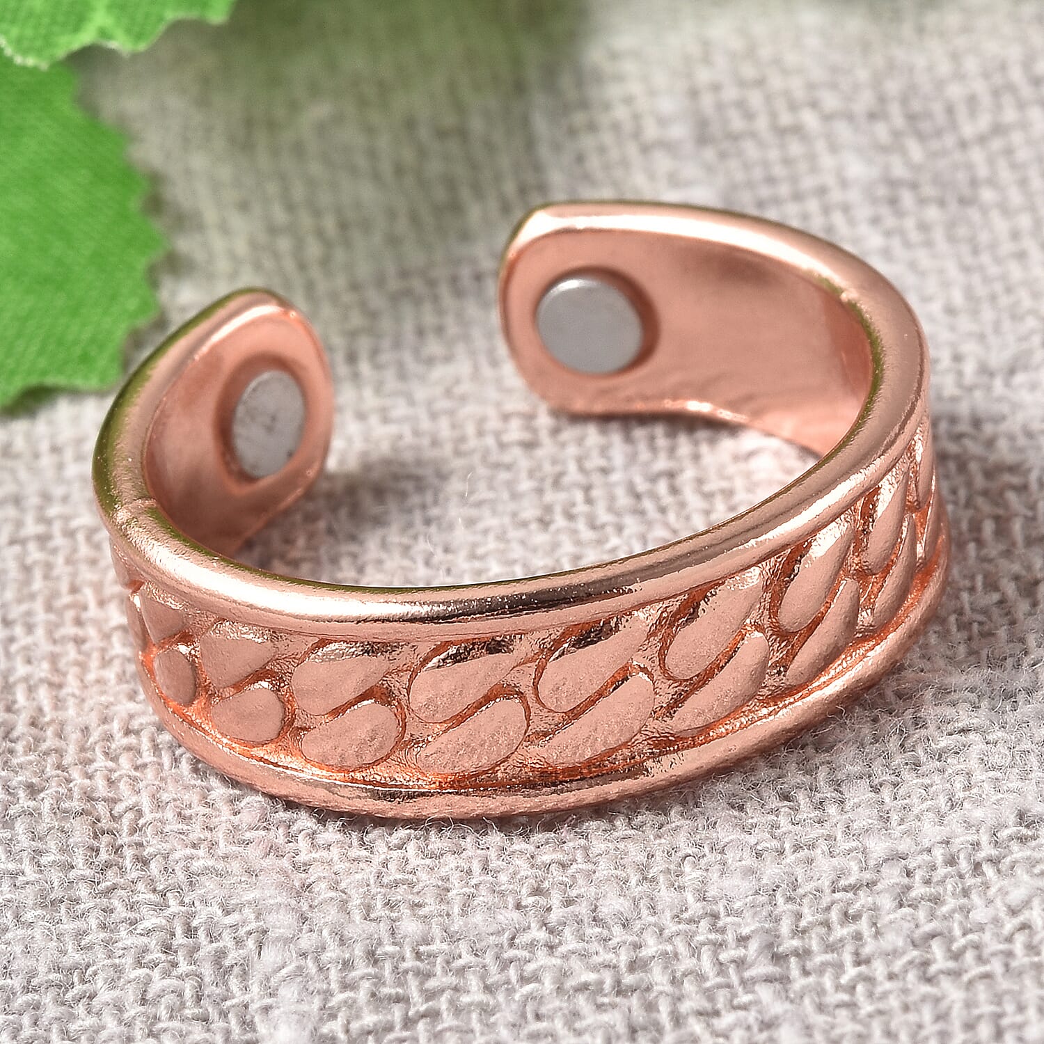Magnetic By Design Curb Chain Texture Adjustable Open Magnetic Ring in Rosetone