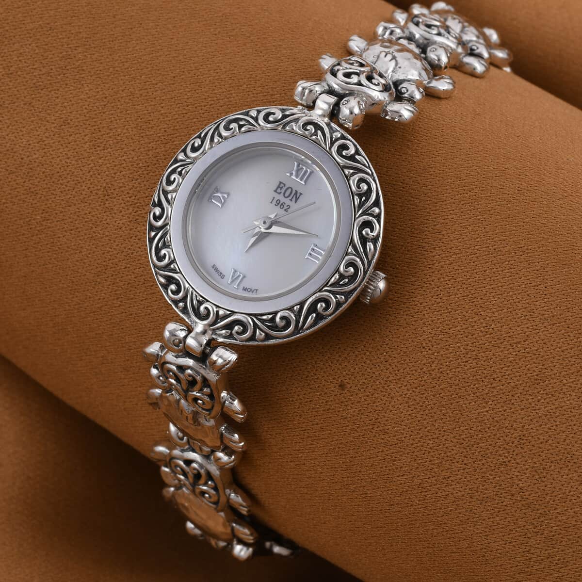 Eon 1962 Swiss Movement Turtle Bracelet Watch in Sterling Silver (6.50-8.25 in) (24mm) image number 1