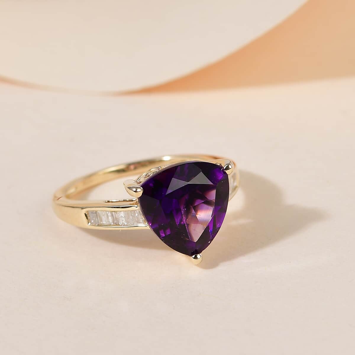 Luxoro 10K Yellow Gold AAA Moroccan Amethyst and Diamond Ring (Size 7.0) 3.50 ctw image number 1