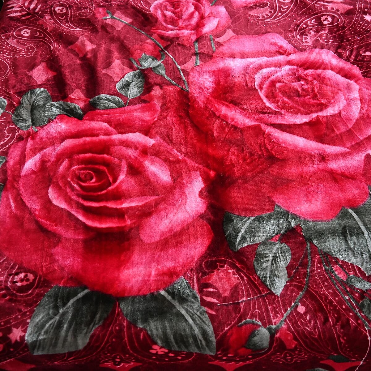 Dahdoul Red Roses Microfiber Flannel Blanket -Queen image number 2