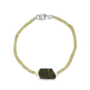 Artisan Crafted Rough Cut Bohemian Moldavite and Peridot Beaded Bracelet in Sterling Silver (7.25 In) 17.60 ctw