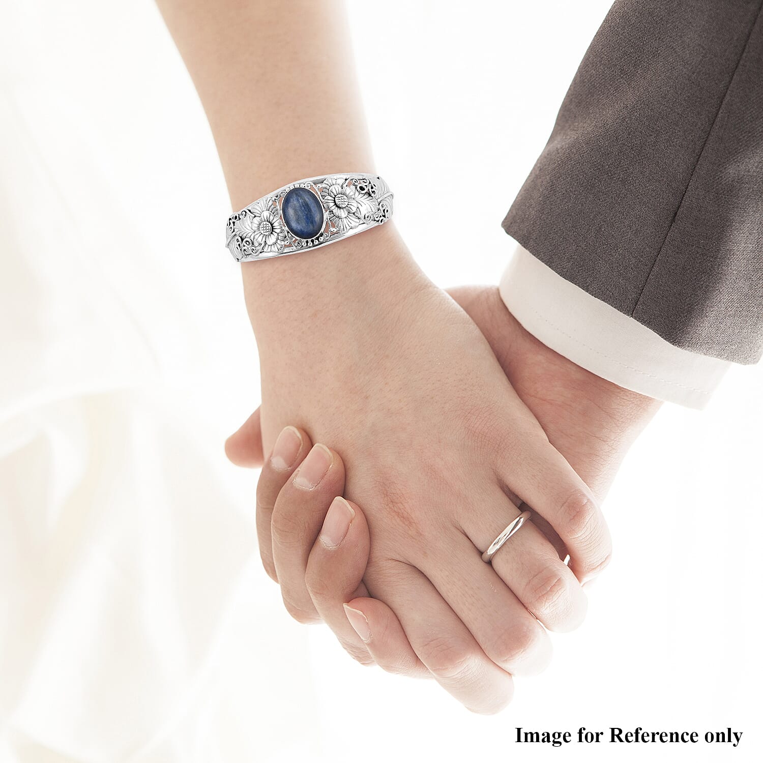 Bali Legacy Himalayan Kyanite Cuff Bracelet in Sterling Silver (7.50 In) 29.30 Grams 15.50 ctw