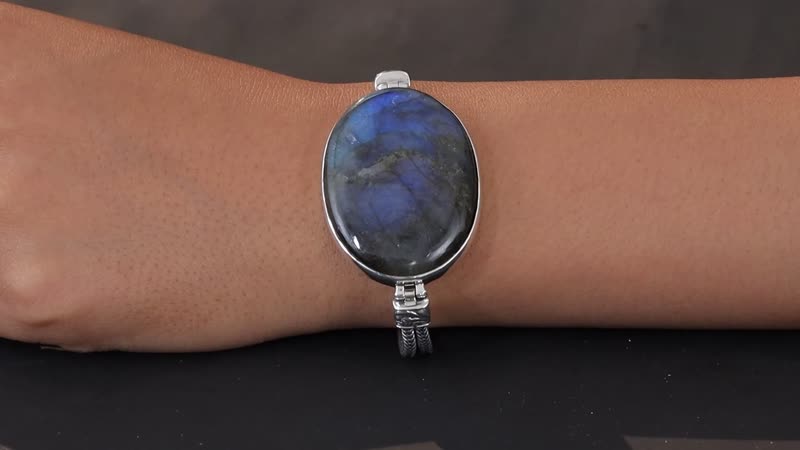 Ankur Treasure Chest Artisan Crafted Malagasy Labradorite Bracelet in Sterling Silver (7.25 In) 76.60 ctw