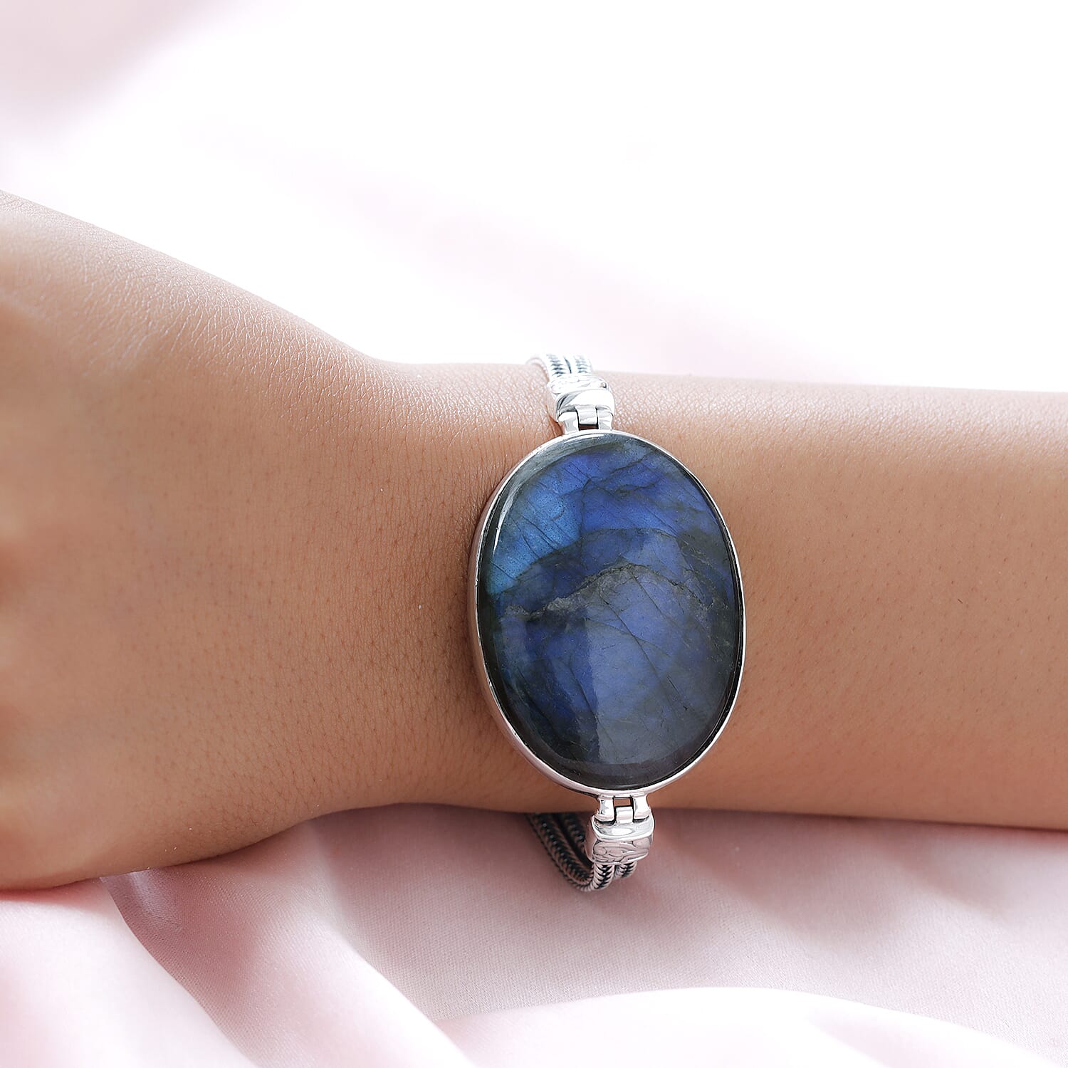 Default Title - Product card gallery slide 3 (10144732250395)