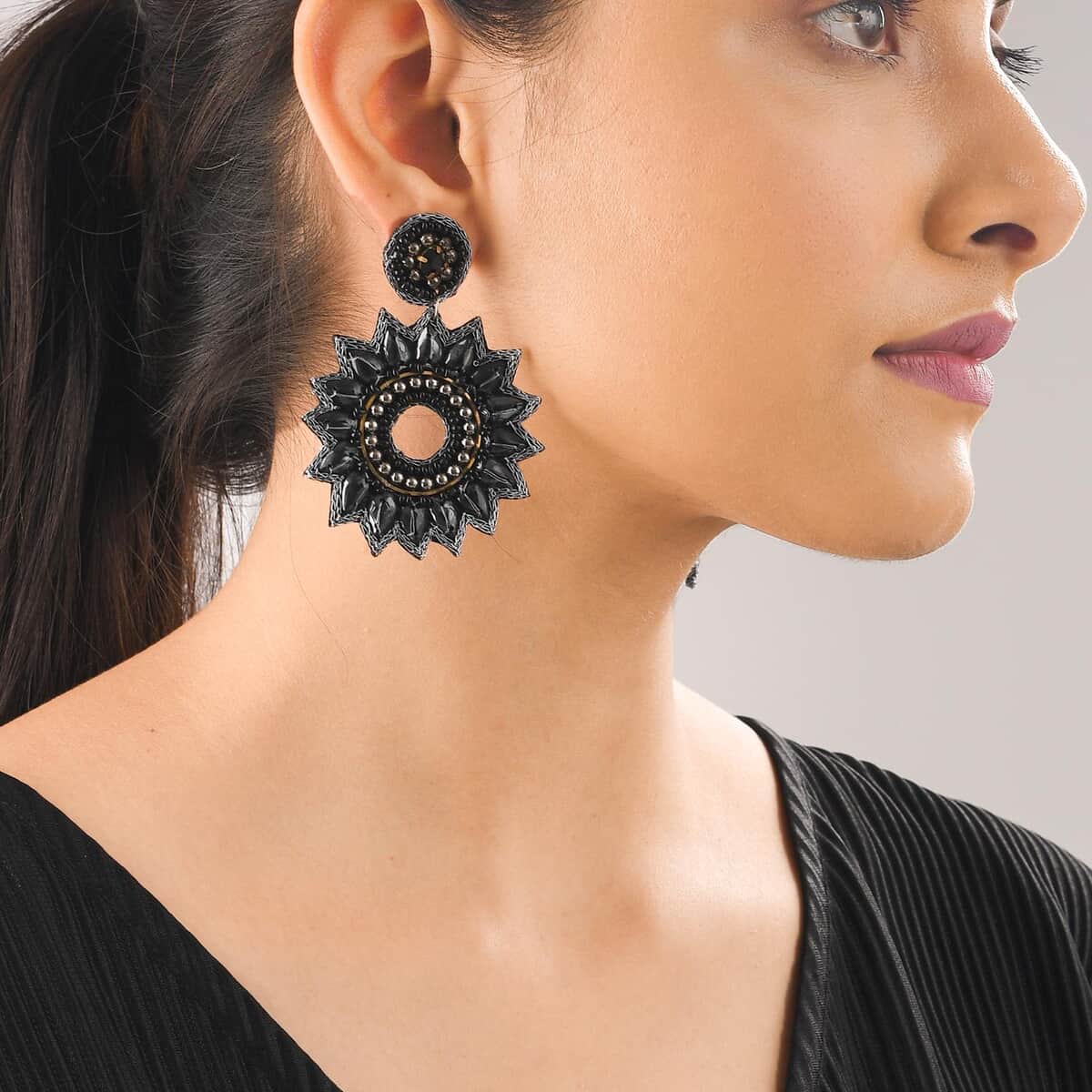 Handcrafted Black Seed Beaded Floral Earrings in Black Silvertone image number 1