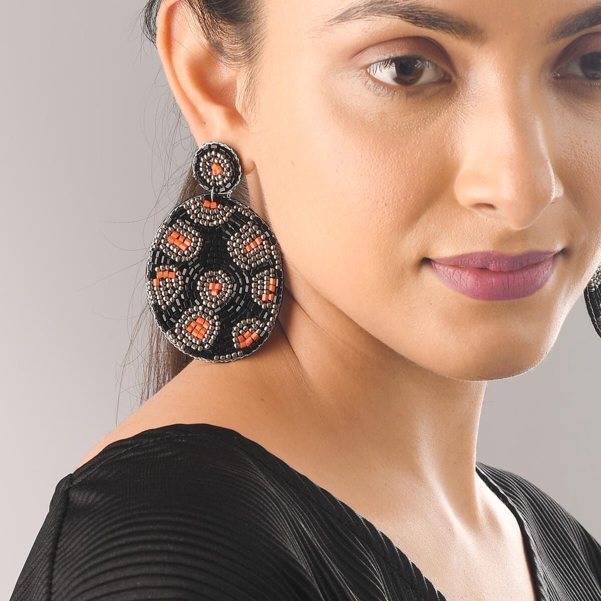 Handcrafted Black Seed Beaded Leopard Design Earrings in Silvertone image number 1