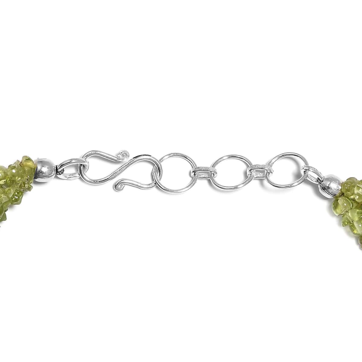 Peridot Chips Twisted Bracelet in Platinum Over Sterling Silver (7.25 In) 71.15 ctw image number 3