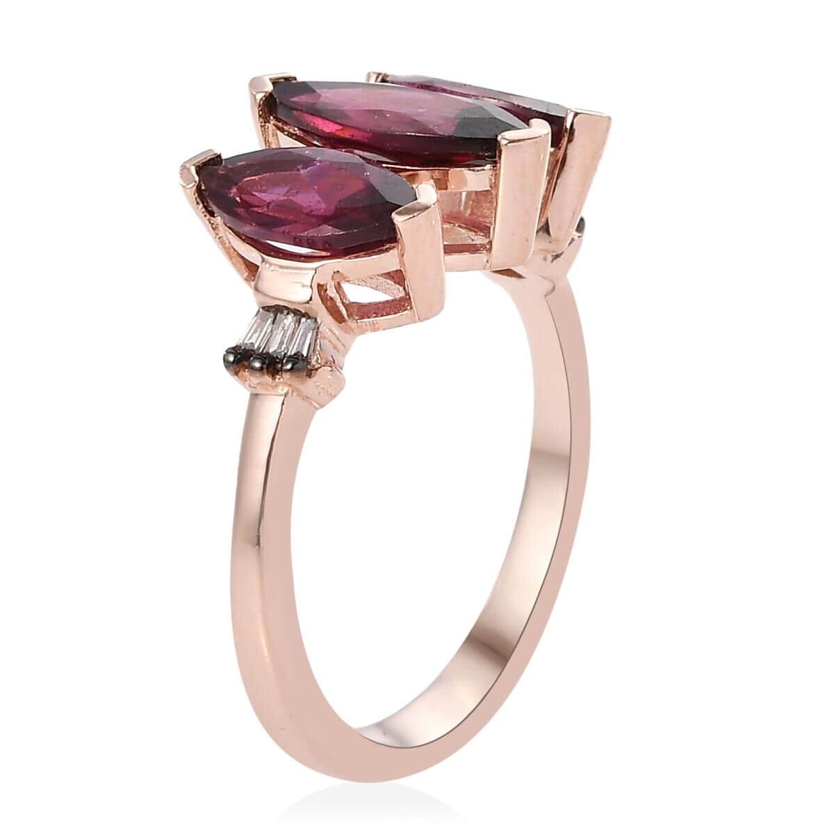 Orissa Rhodolite Garnet and Natural Champagne Diamond 3 Stone Ring in Vermeil Rose Gold Over Sterling Silver (Size 7.0) 2.50 ctw image number 3