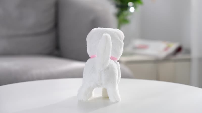 White Electric Walking Plush Cat (6.3"x6.3"x2.8'') Battery 2xAA (Not Included)