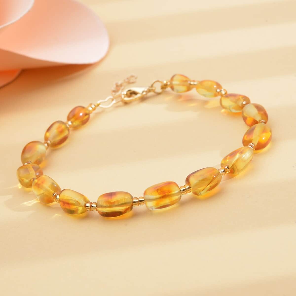 Baltic Amber and Champagne Glass Bracelet in Goldtone (7.0-8.0In) image number 1