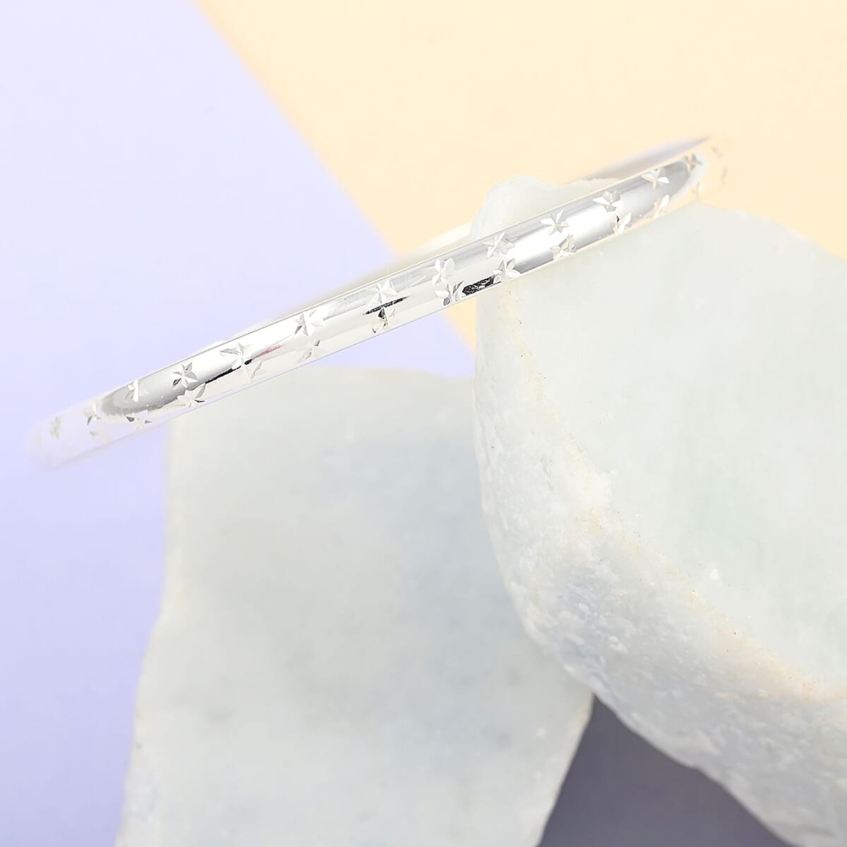 Sterling Silver Diamond Cut Bangle Bracelet (8.00 In) 3.80 Grams image number 1