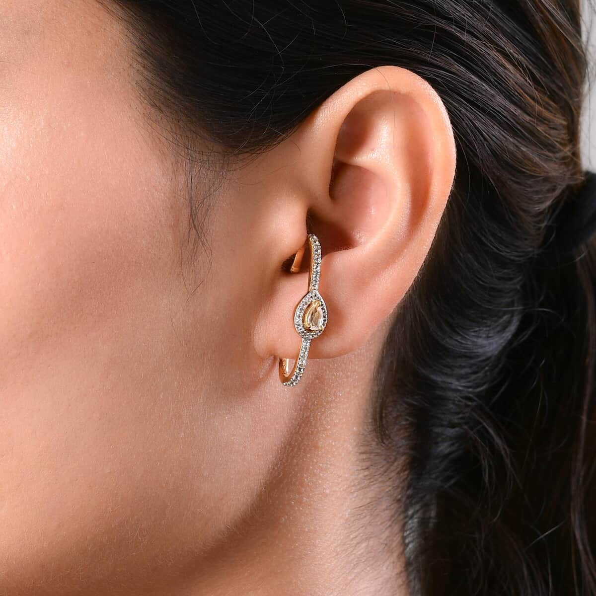 White Topaz Ear Cuff in Vermeil Yellow Gold Over Sterling Silver 0.52 ctw image number 2