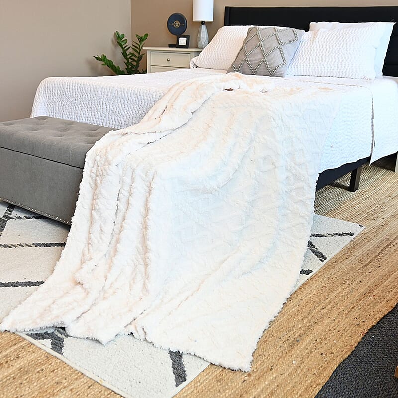 Homesmart Light Pink Solid Sherpa Microfiber Throw 1.67lbs