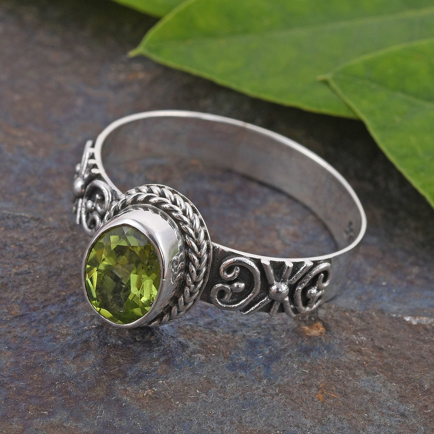 Peridot / 10 - Product card gallery slide 2 (10144596787483)