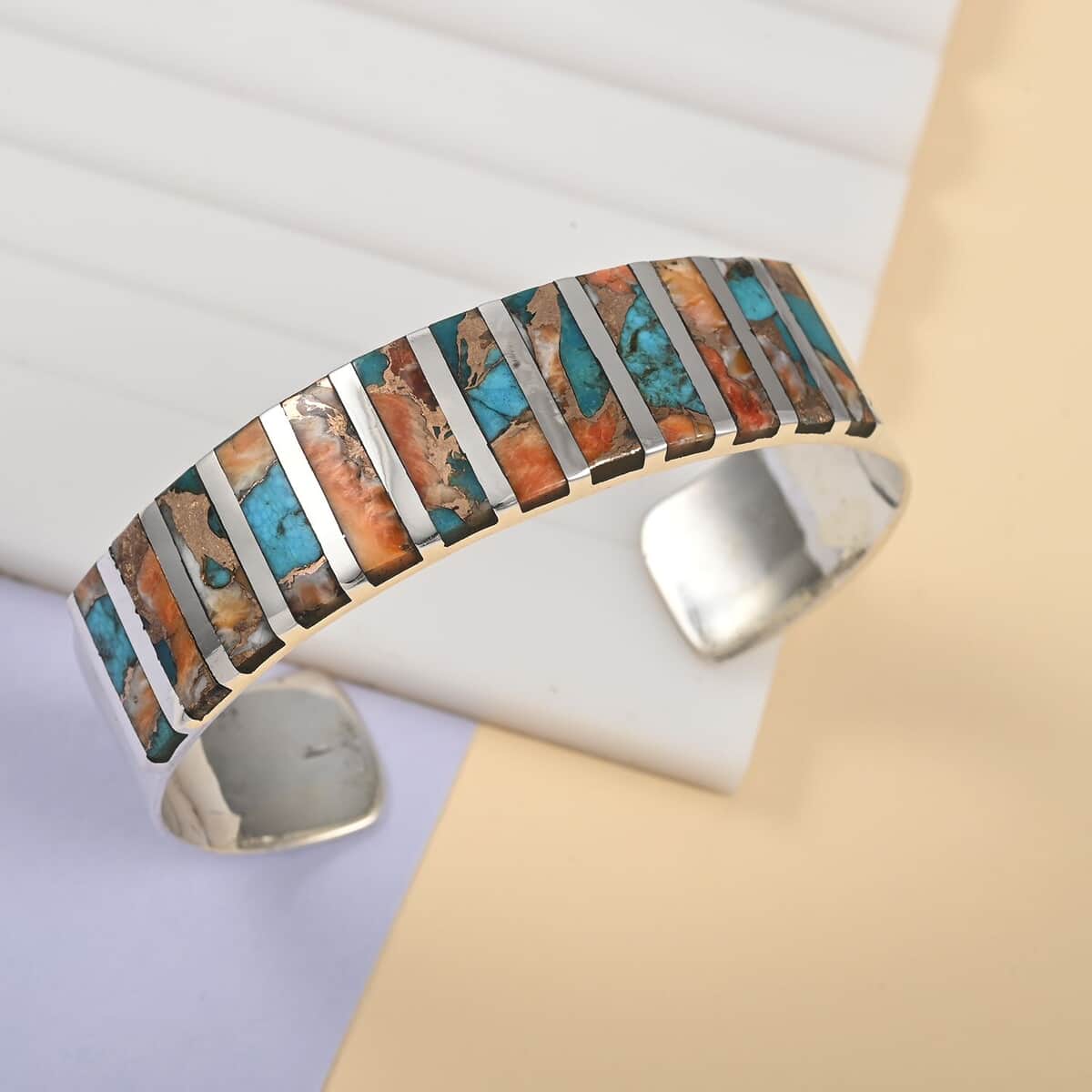 Santa Fe Style Spiny Turquoise Cuff Bracelet in Sterling Silver (6.00 In) 6.50 ctw image number 1