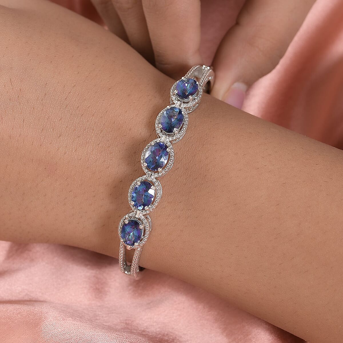 Periwinkle Bloom Petalite Bangle Bracelet in Platinum Over Sterling Silver (8.00 In) 18.40 Grams 4.35 ctw image number 2