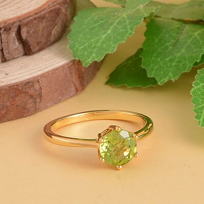 Premium Peridot Solitaire Ring in Vermeil Yellow Gold Over Sterling Silver (Size 10.0) 1.50 ctw