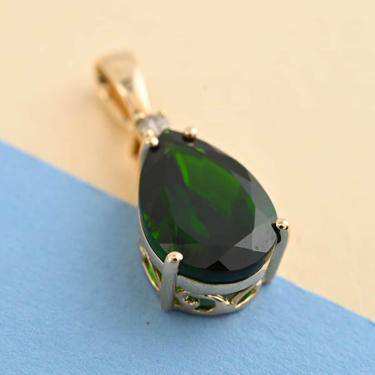 Certified & appraised Luxoro 14K Yellow Gold AAA Chrome Diopside and G-H I1 Diamond Accent Drop Pendant 3.00 ctw image number 1