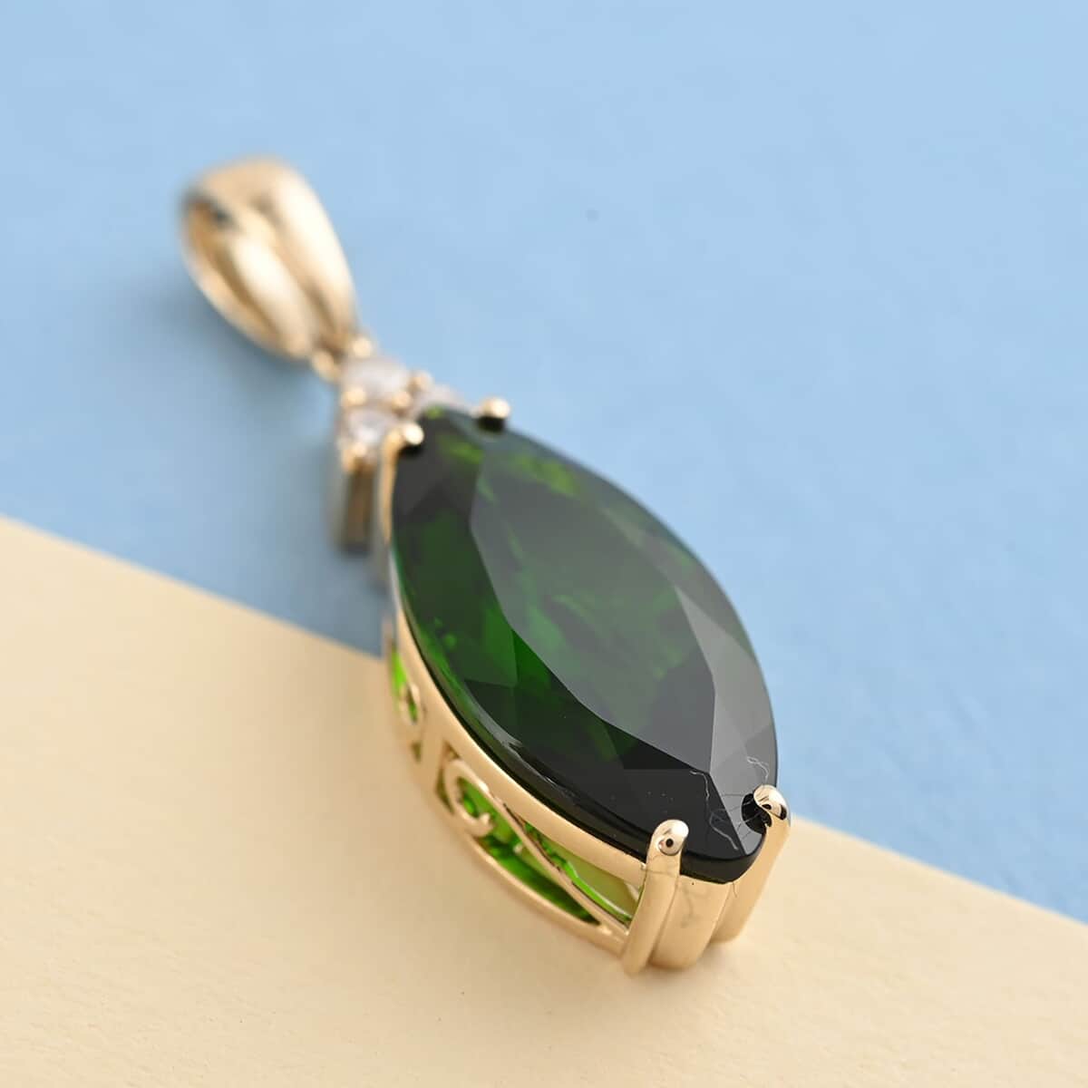 Certified Luxoro 14K Yellow Gold AAA Chrome Diopside and G-H I1 Diamond Accent Pendant 4.00 ctw image number 1