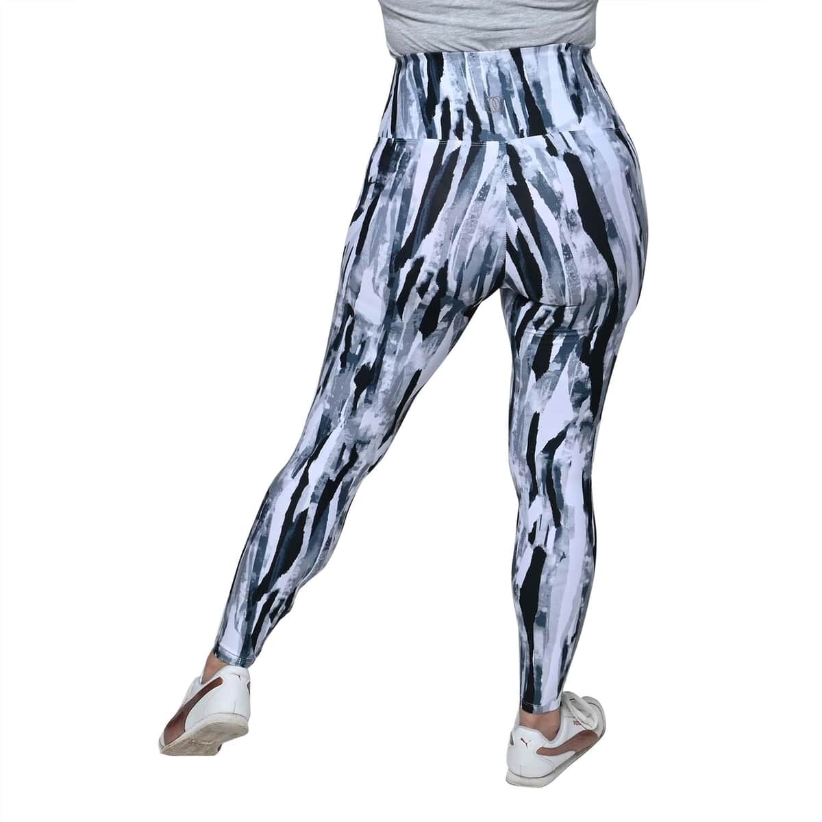 LAYER8 Balance Collection Black Abstract Yoga Capri Leggings - L image number 1