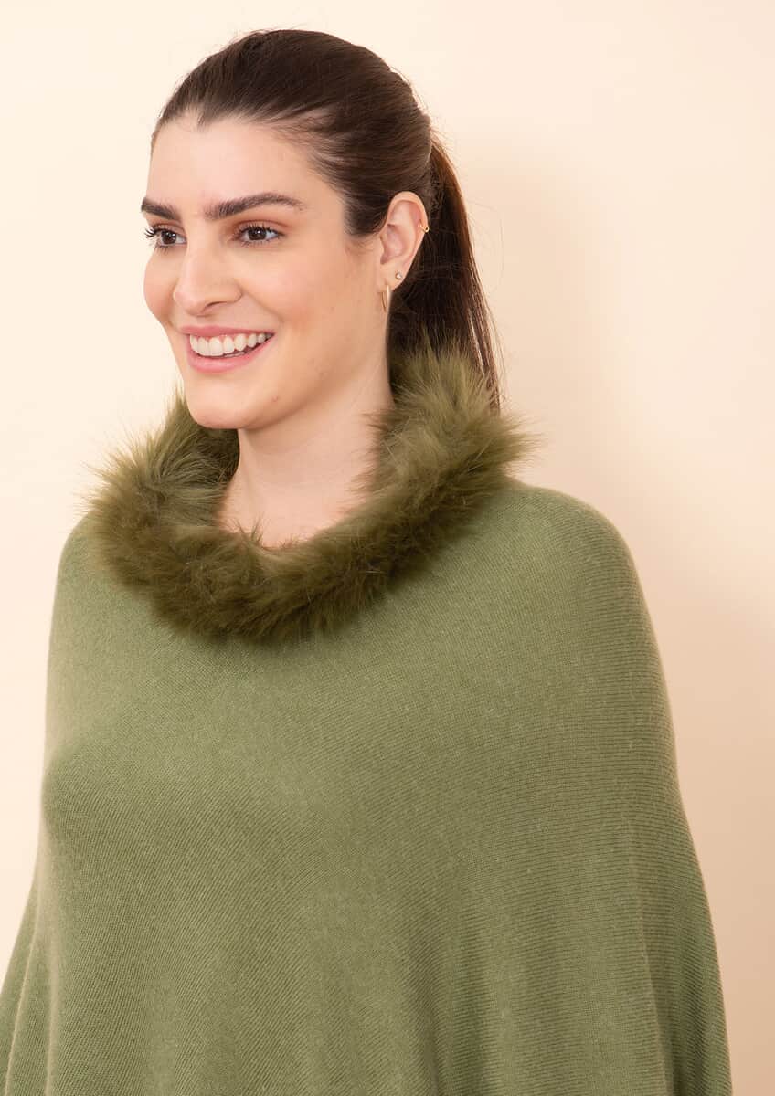 Tamsy Dark Olive 100% Pashmina Wool fur Poncho (One Size Fits Most) image number 5