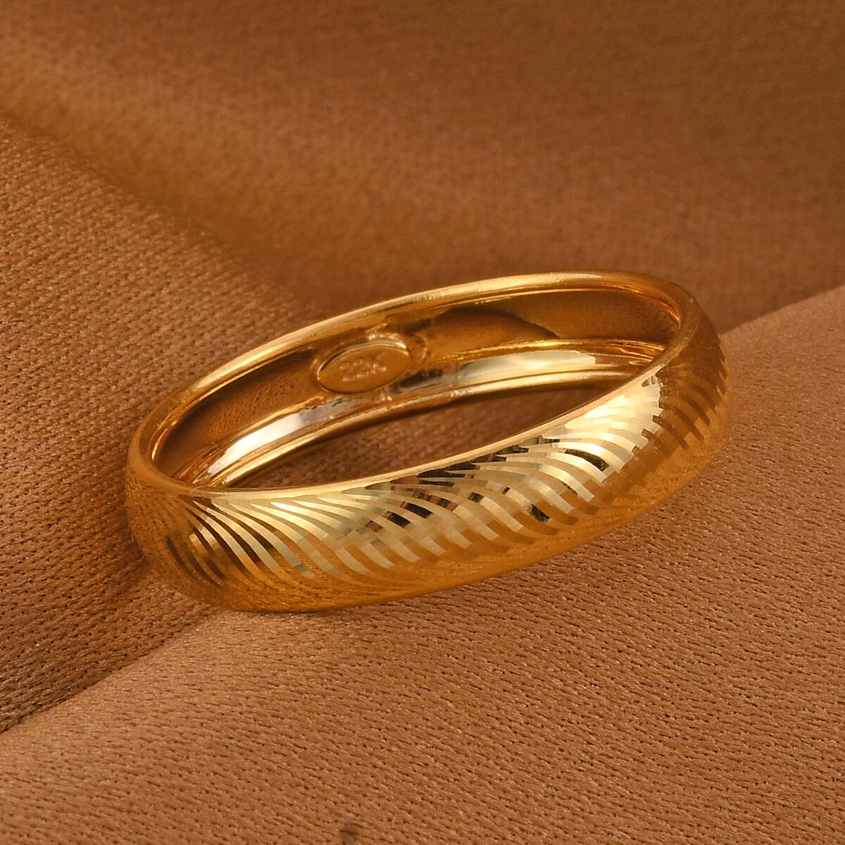22K Yellow Gold Wave Textured Band Ring (Size 6.0) 2.30 Grams image number 1