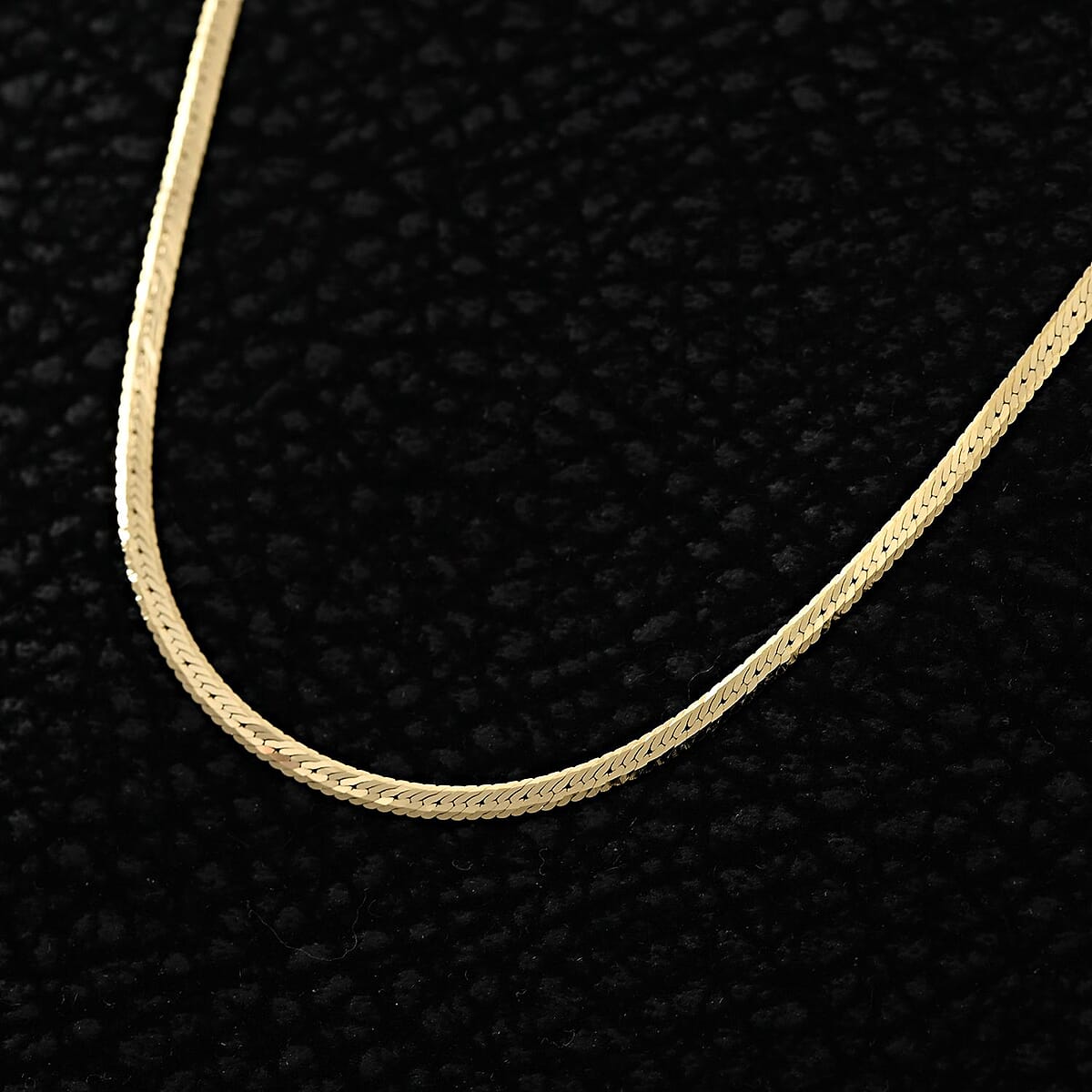 Maestro Gold Collection Italian 10K Yellow Gold Herringbone Necklace 18 Inches 1.45 Grams image number 1