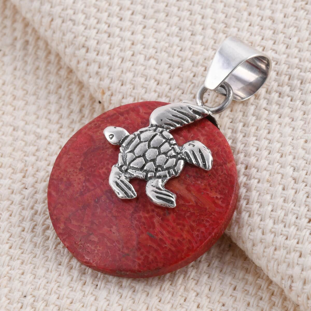 Sponge Coral Turtle Pendant in Sterling Silver image number 1