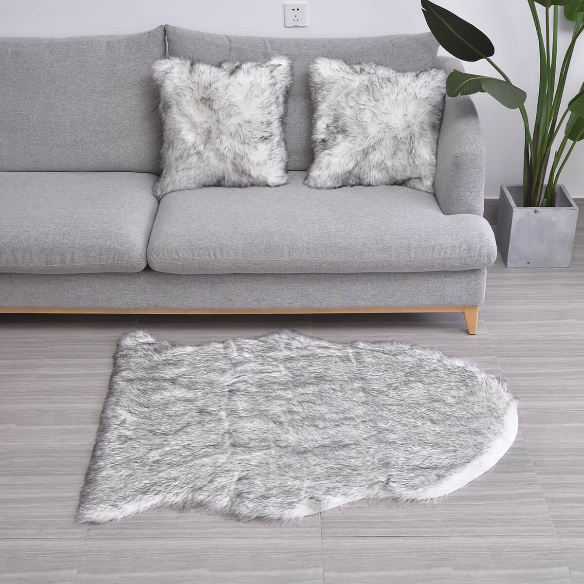 HOMESMART Gray Small Skin Shape Stitched Backing Faux Fur Glitter Carpet (35"x47") with Foam Inside and 2pcs Cushion Cover (18"x18") image number 0