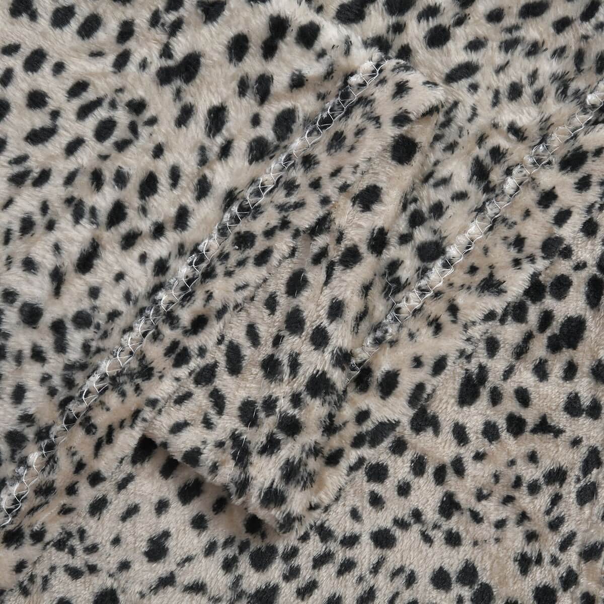 Homesmart Gray Striking Leopard Printed Flannel Single Layer Blanket , Polyester Printing Blanket , All Weather Trip Blanket , Spring Throw Blanket image number 5