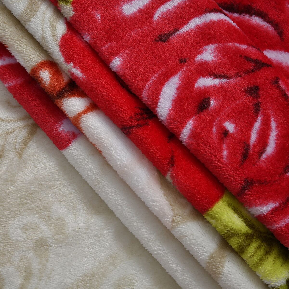 Homesmart Red and White Blooming Flower Pattern Flannel Single Layer Blanket , Polyester Printing Blanket , All Weather Trip Blanket , Spring Throw Blanket image number 4