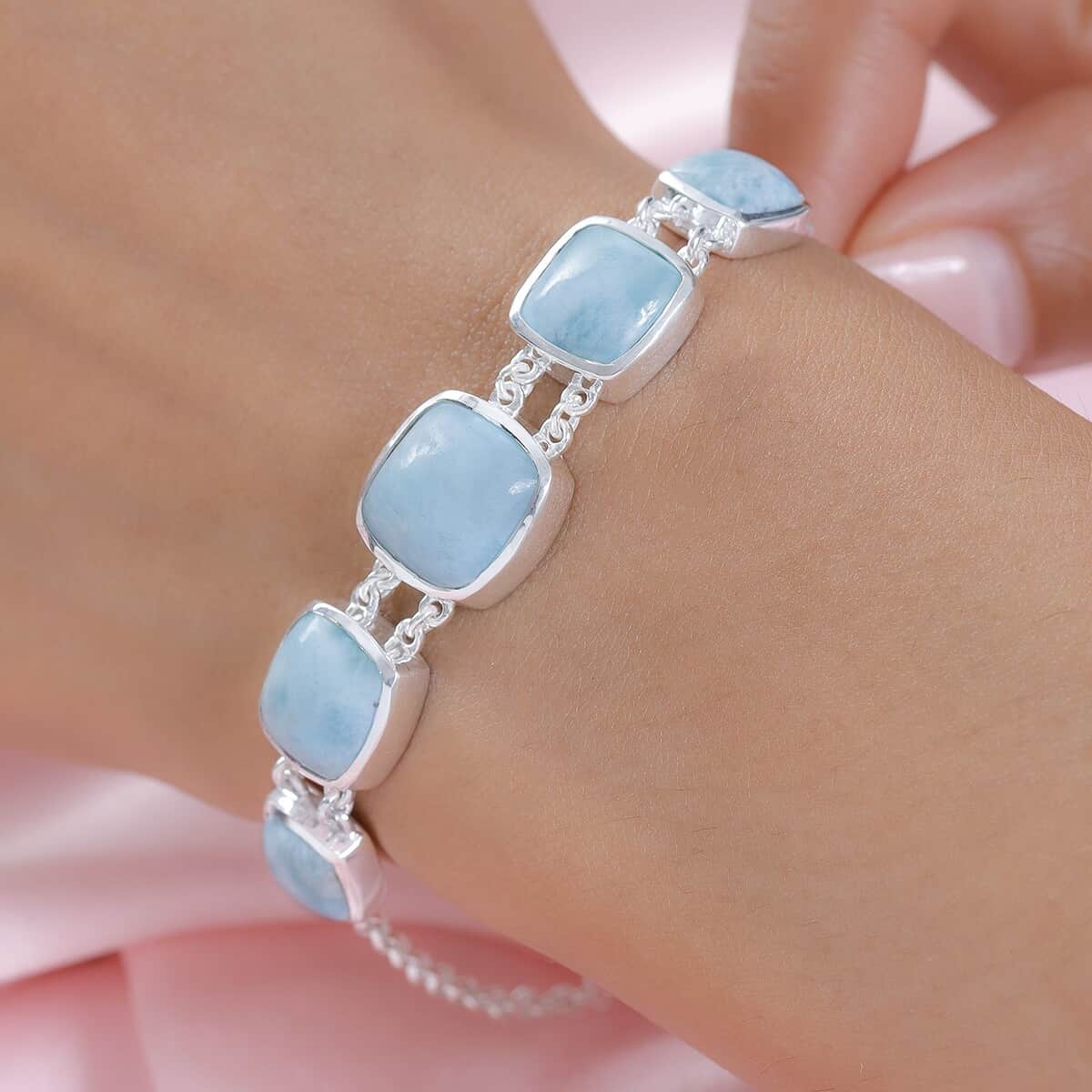 Artisan Crafted Larimar Toggle Clasp Bracelet in Sterling Silver (7.25 In) 23.40 ctw image number 2