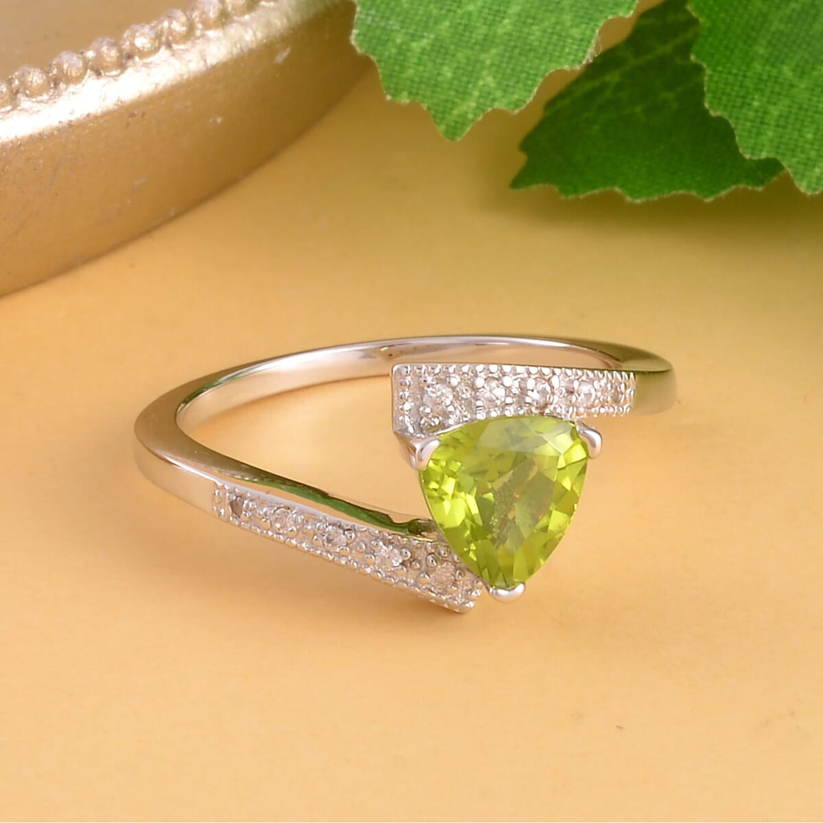 Premium Peridot, Natural White Zircon Fancy Ring in Rhodium Over Sterling Silver (Size 10.0) 1.40 ctw image number 1