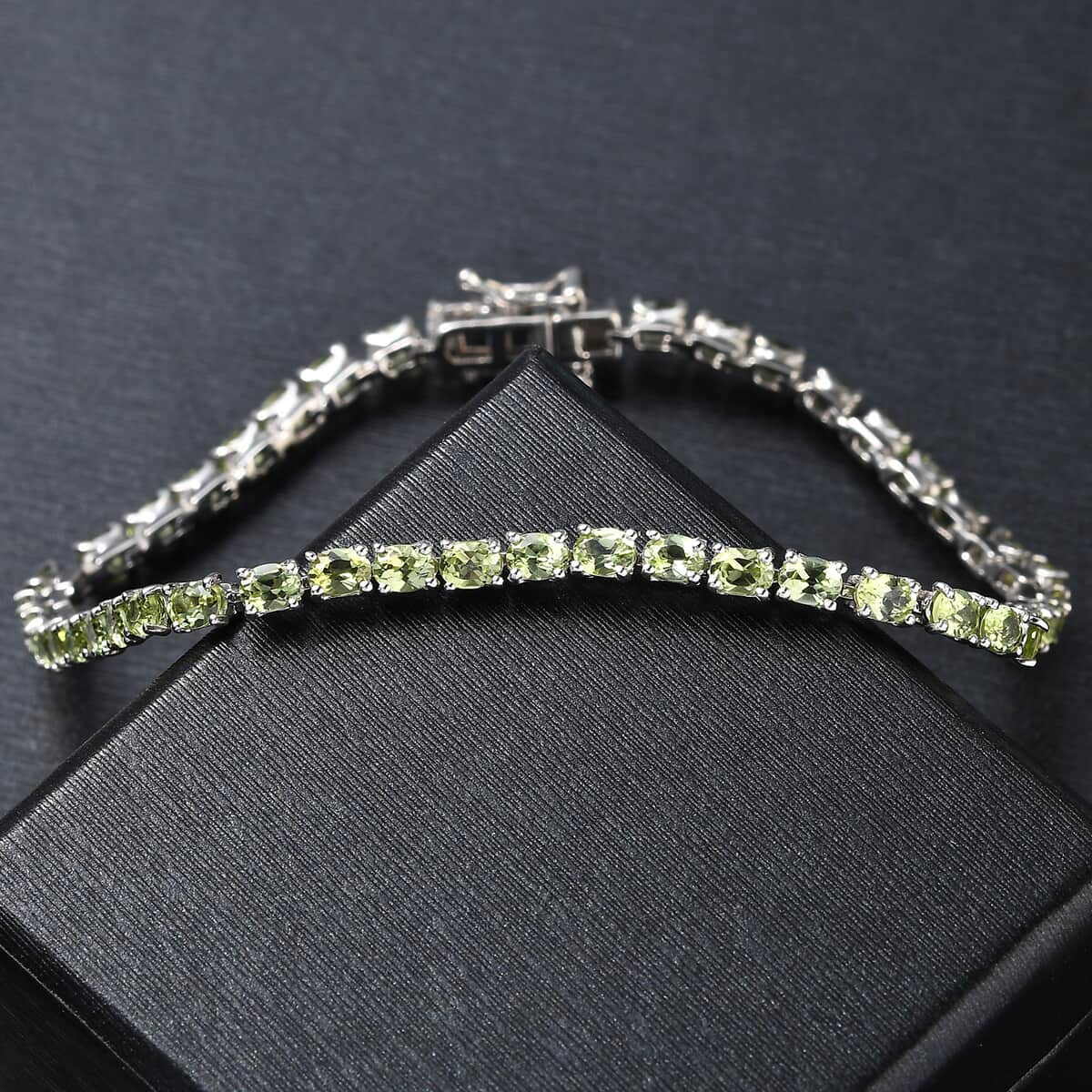 Arizona Peridot Tennis Bracelet in Platinum Over Sterling Silver (7.25 In) 7.50 ctw image number 1