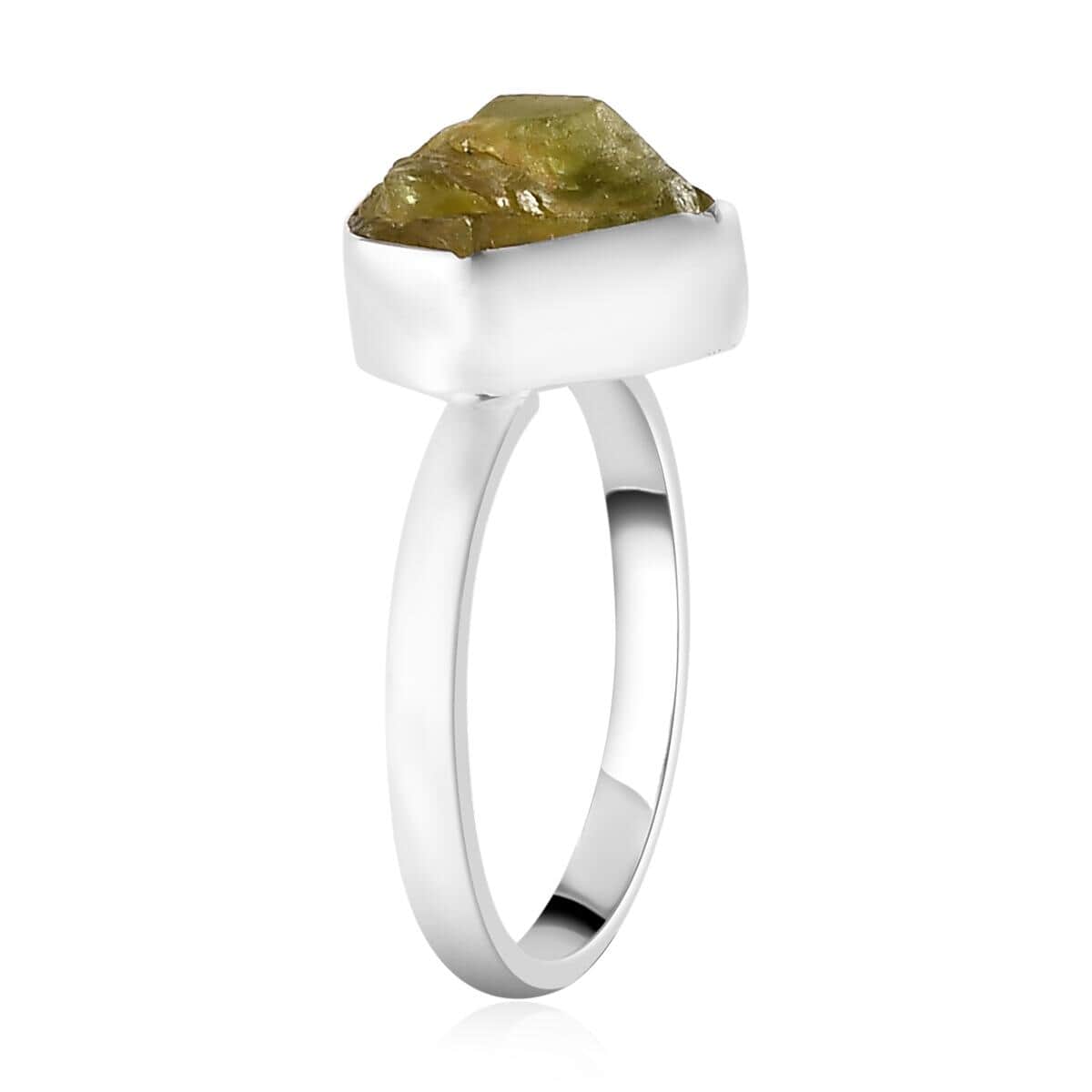 Artisan Crafted Rough Cut AMERICAN Natural Arizona Peridot Solitaire Ring in Sterling Silver 4.60 ctw image number 3