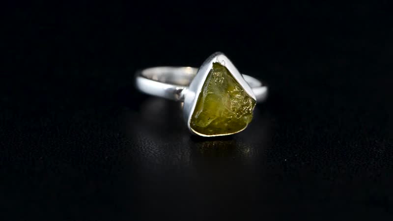 Artisan Crafted Rough Cut AMERICAN Natural Arizona Peridot Solitaire Ring in Sterling Silver 4.60 ctw