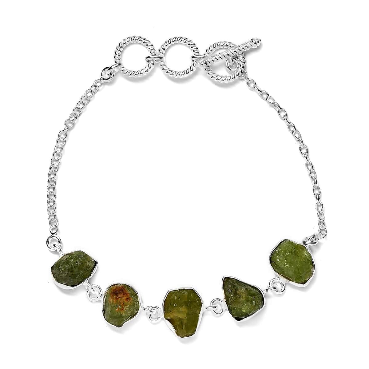 Artisan Crafted Rough Cut Arizona Peridot Toggle Clasp Bracelet in Sterling Silver (7.25 In) 22.60 ctw image number 0